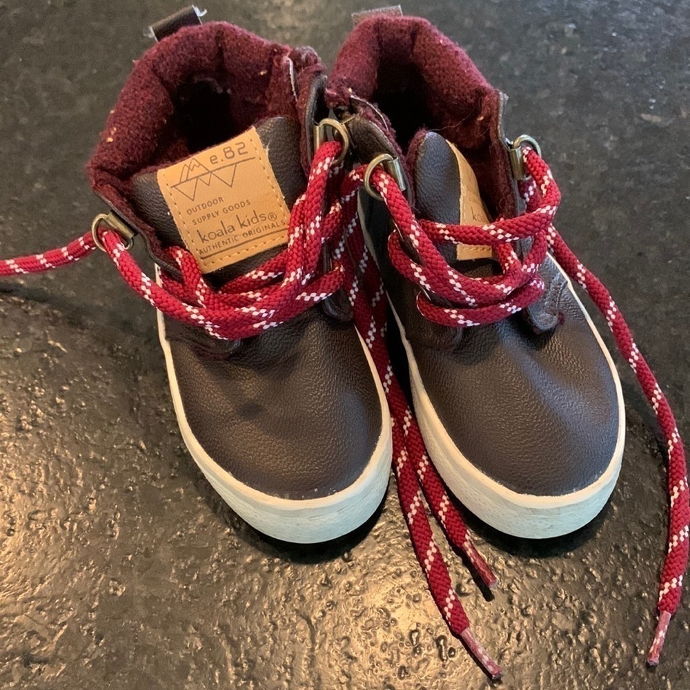 Koala kids school shoes